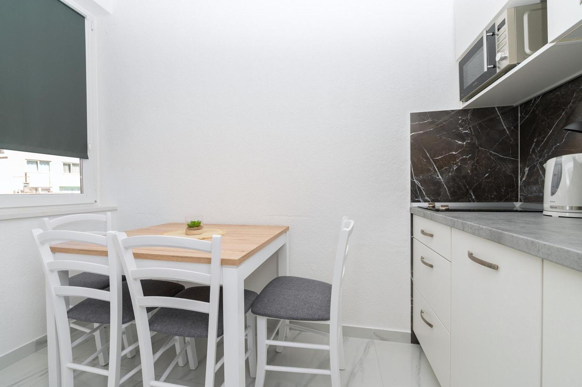 Apartmants Sestic Tučepi Eksteriør billede