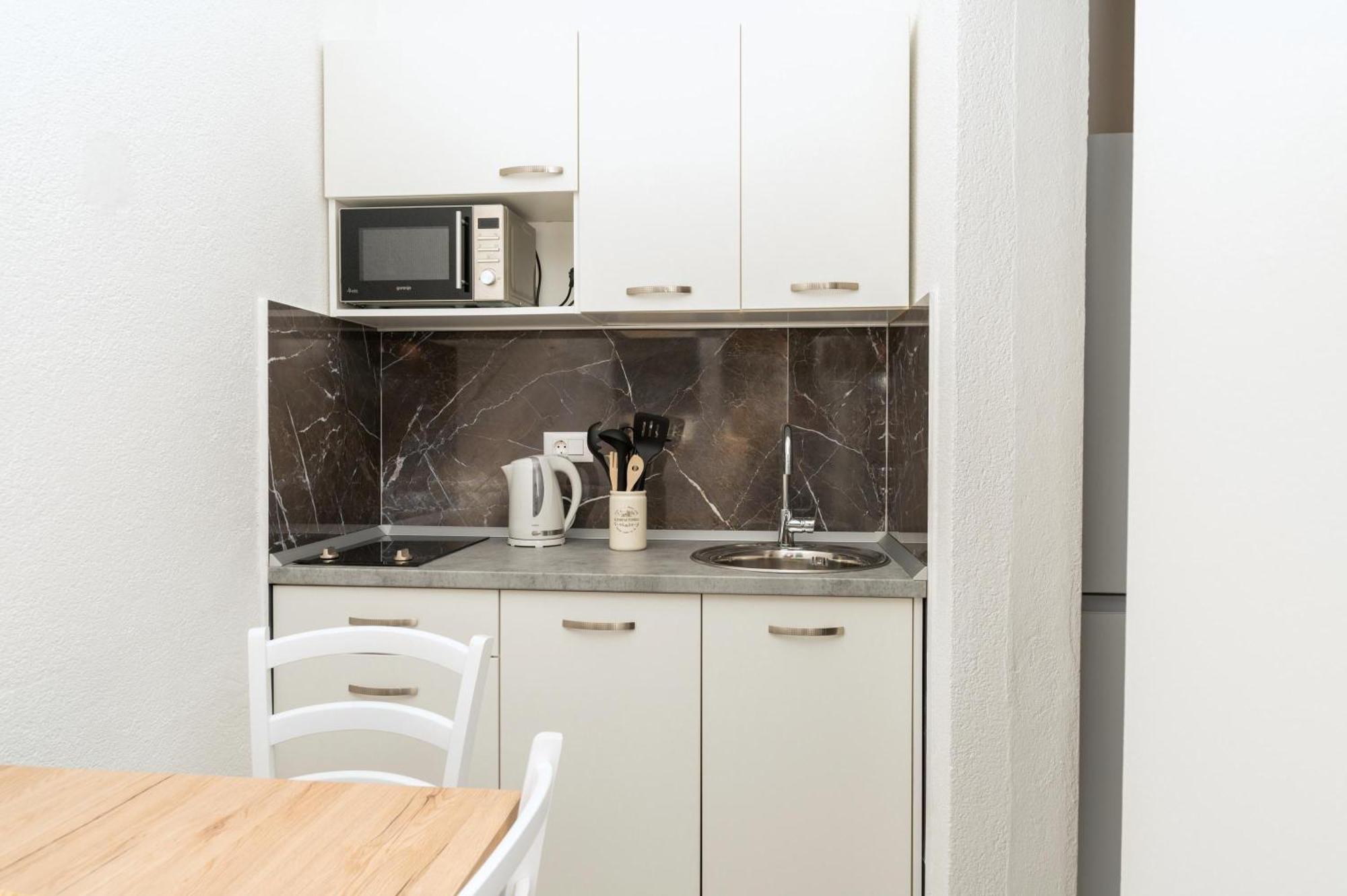 Apartmants Sestic Tučepi Eksteriør billede
