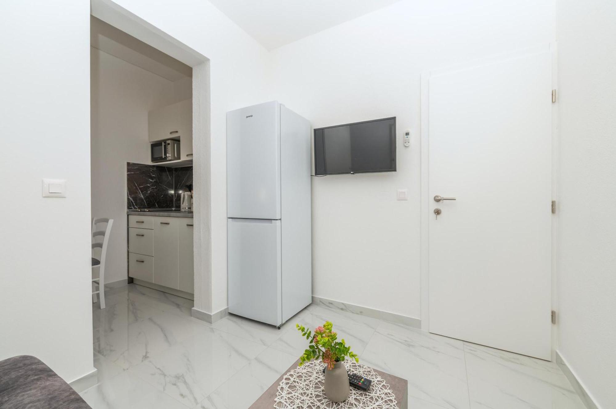 Apartmants Sestic Tučepi Eksteriør billede